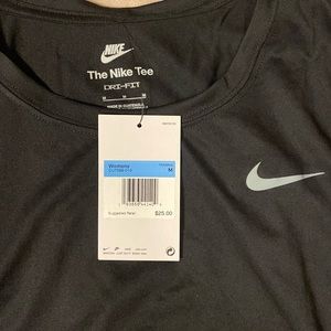 NEW Nike tee in black for women size medium